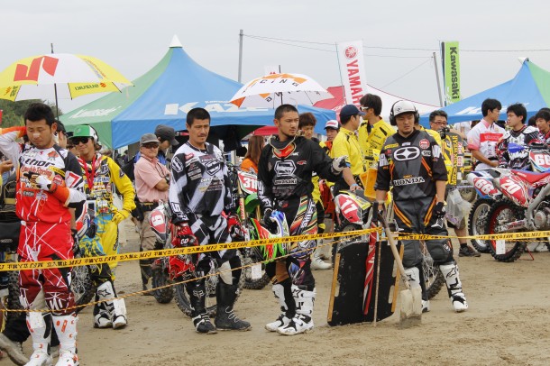 辻健二郎選手と勝谷武史選手の2人をパシャリ！　ふたりともかなり渋カッコイイですよね？　まるでハリウッドの世界感