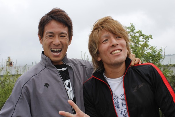 田中教世選手とIAカズトの兄貴矢野昇平選手の2ショット。写真で解るとおり「飴と鞭」って感じですね！w　それにしても教世選手のへん顔が面白いです(o^^)o