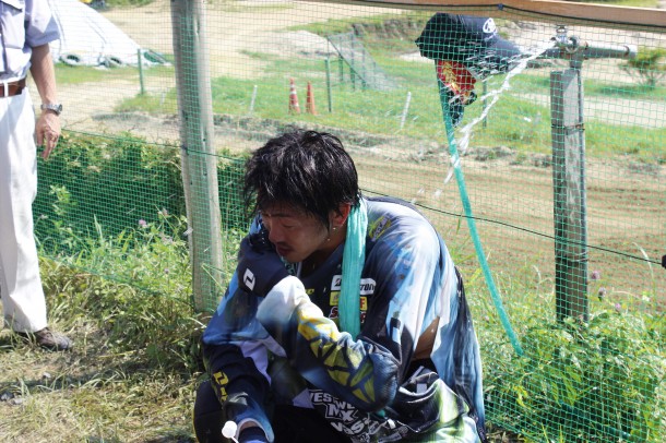  ヒート2も優勝をもぎとった中村友則選手。まるで燃え尽きたような感じっす！