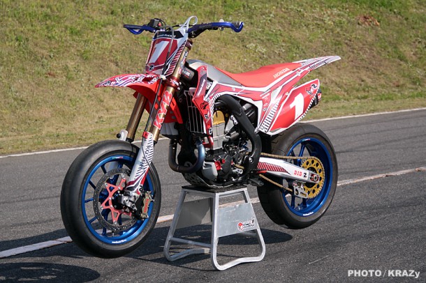 01CRF450_02