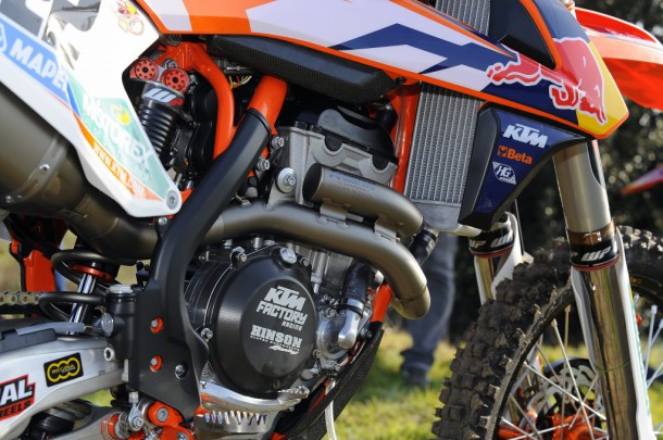 102904_18_001_KTM15_bike_details_1024