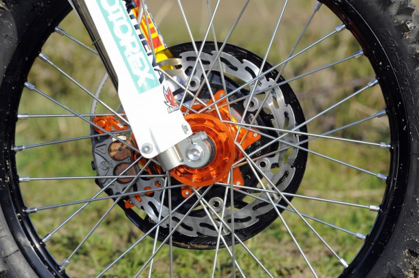 102911_18_010_KTM15_bike_details_1024