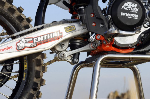 102912_18_011_KTM15_bike_details_1024
