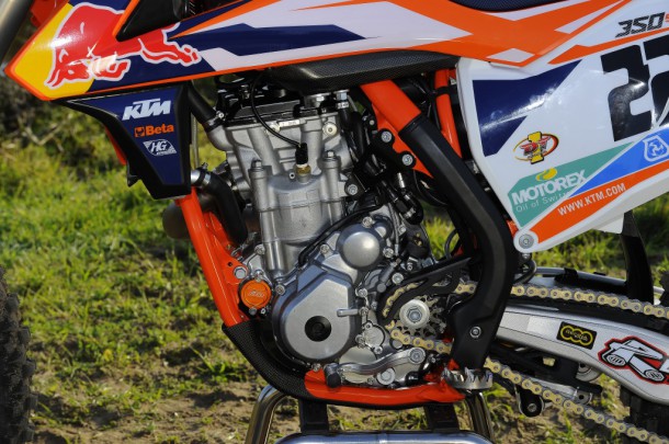 102915_18_016_KTM15_bike_details_1024