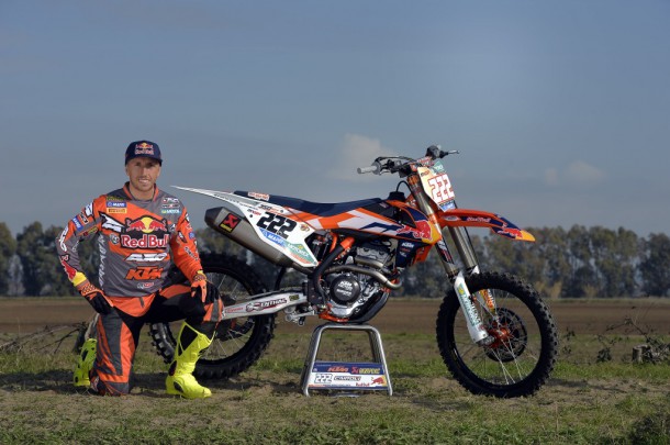 102938_03_018_KTM15_Cairoli_stat_1024