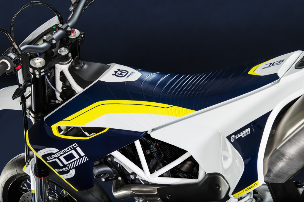 100024_Husqvarna_701_Supermoto_detail_top_1024