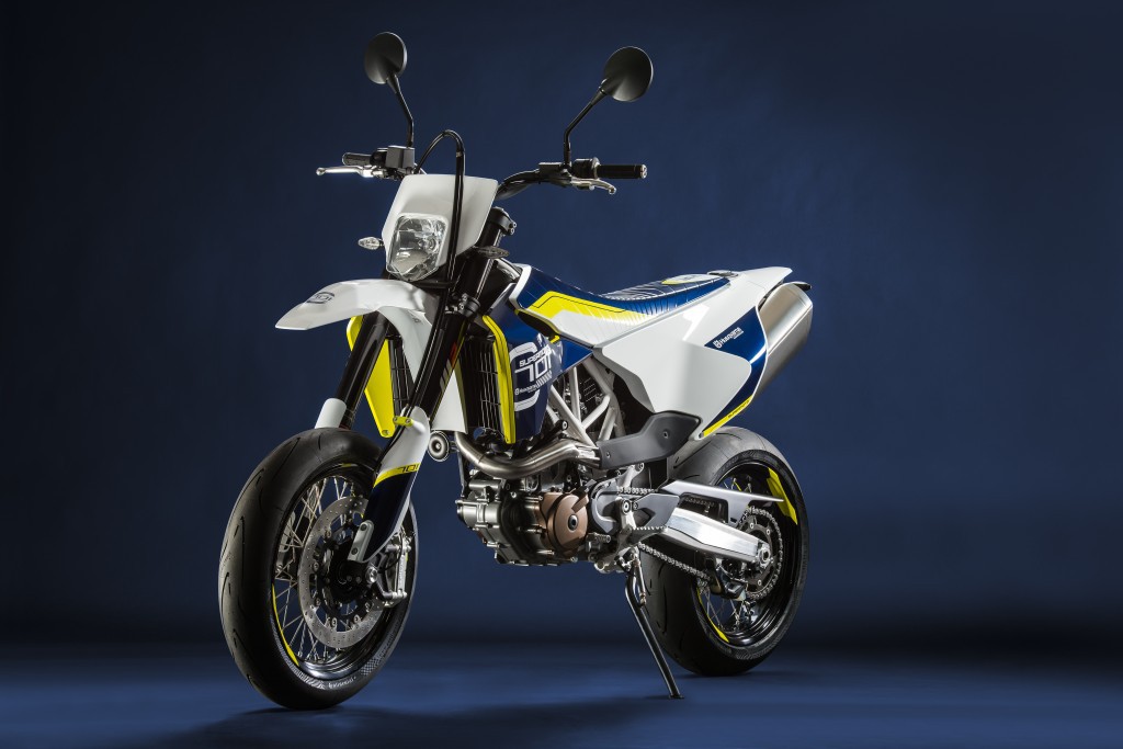 100026_Husqvarna_701_Supermoto_front_left_1024