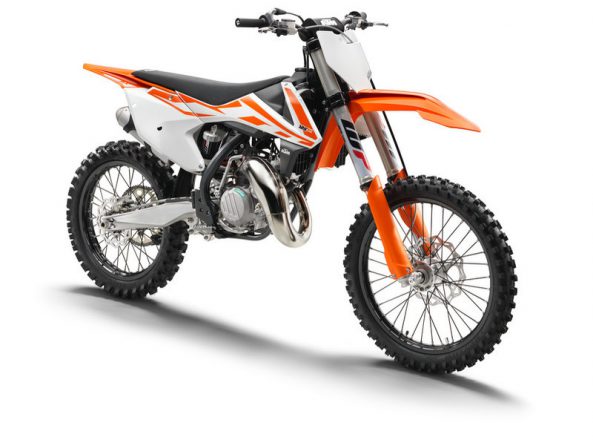 141615_KTM 125 SX right front MY2017 studio