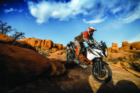 ktm-1090-adventure-r_action